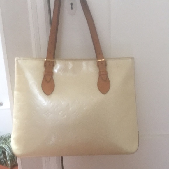 LV  beige Vernis tote - Picture 7 of 9